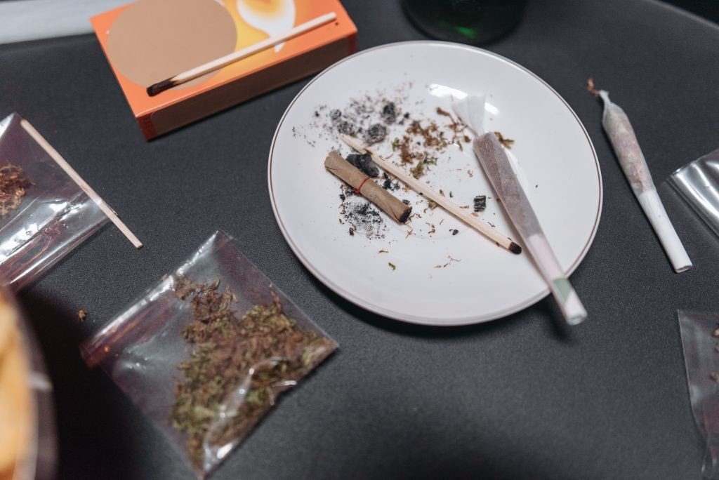 How to roll a joint