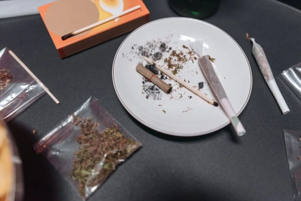 How to roll a joint